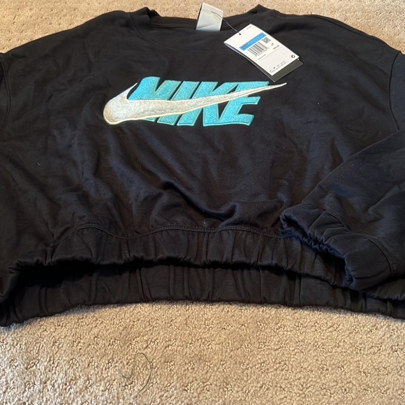Nike NWT Black Oversized Cropped Sweatshirt. Size Medium. - Picture 3 of 8